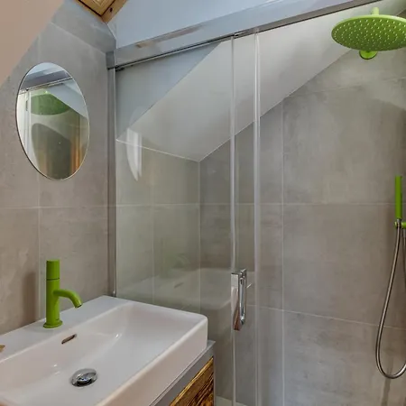Modern Luxury Badi With Sauna - Happy שאמוני